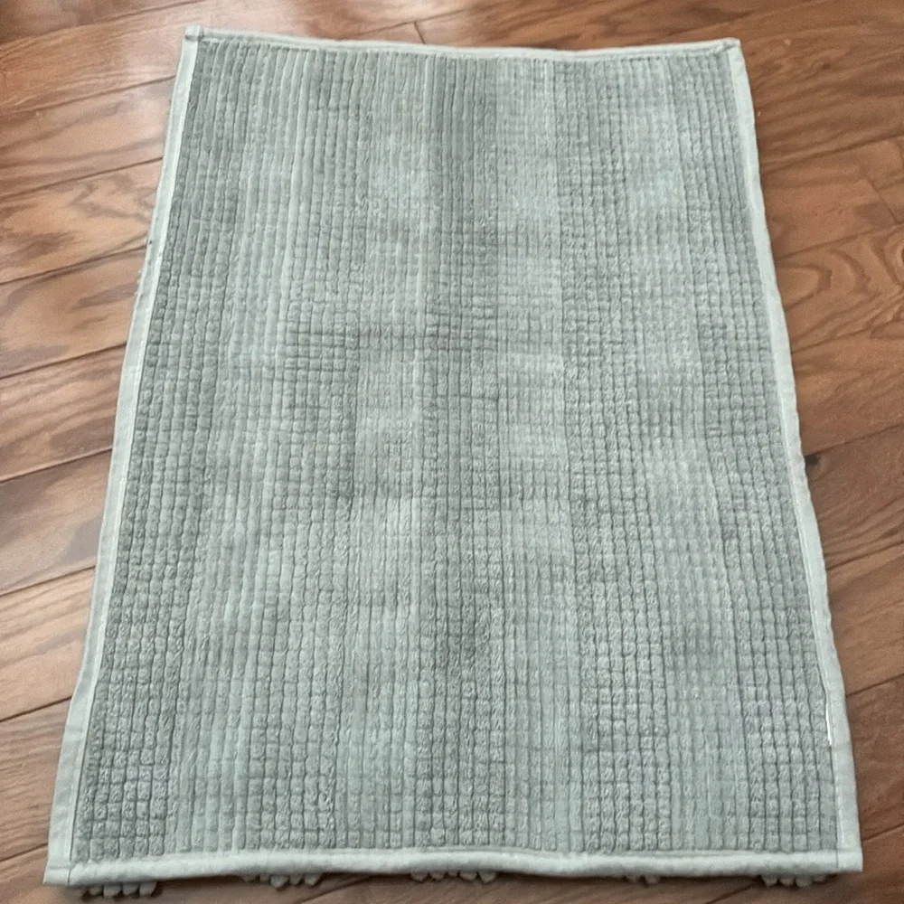Small Grey Bath Mat